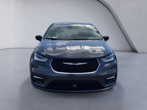 Used 2023 Chrysler Pacifica Touring-L FWD image 8