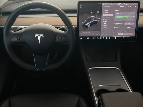 Used 2024 Tesla Model Y Long Range AWD/4WD image 12