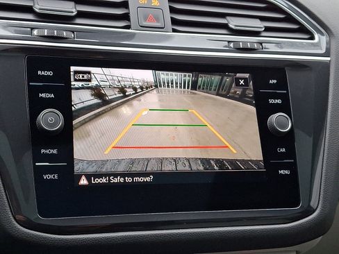 Used 2023 Volkswagen Tiguan SE R-Line image 18