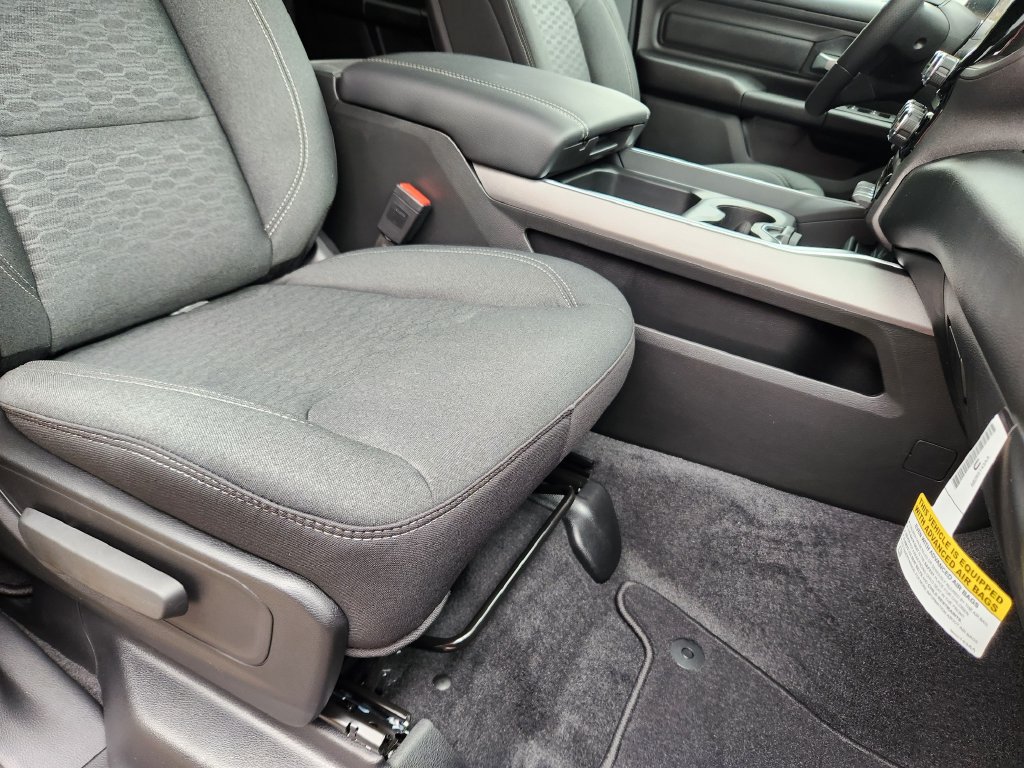 New 2027 RAM 1500 Express AWD/4WD image 13