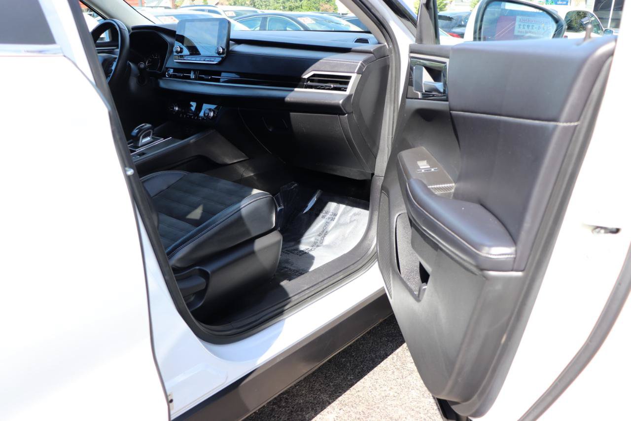 Used 2024 Mitsubishi Outlander FWD image 17