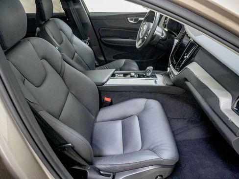 Used 2025 Volvo XC60 B5 Plus image 30