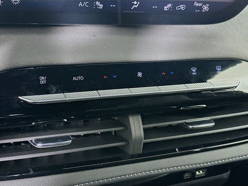 Used 2025 Buick Enclave Preferred image 23