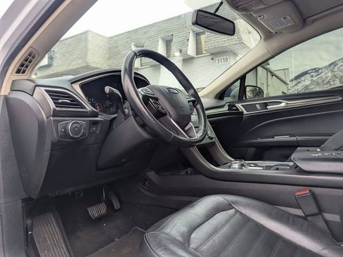 Used 2017 Ford Fusion SE image 12