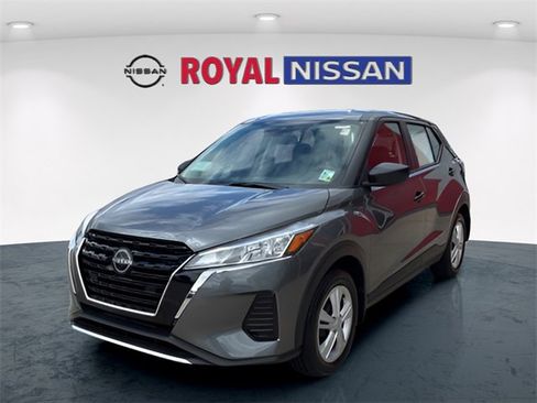 Used 2025 Nissan Kicks Play S image 3