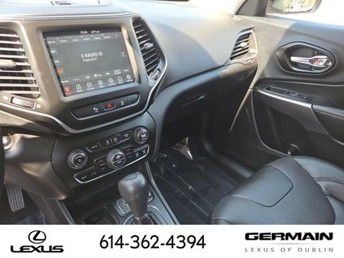 Used 2021 Jeep Cherokee Latitude Lux w/ Comfort/Convenience Group FWD image 34