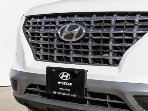 Used 2025 Hyundai Venue SEL FWD image 3