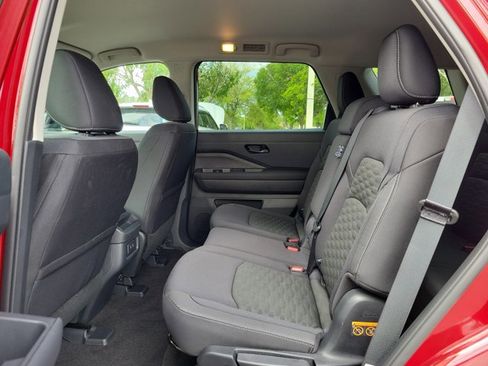 Used 2026 Nissan Pathfinder SV image 12