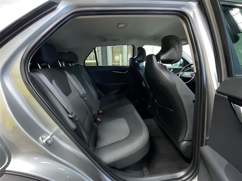 Used 2025 Kia Niro LX FWD image 27