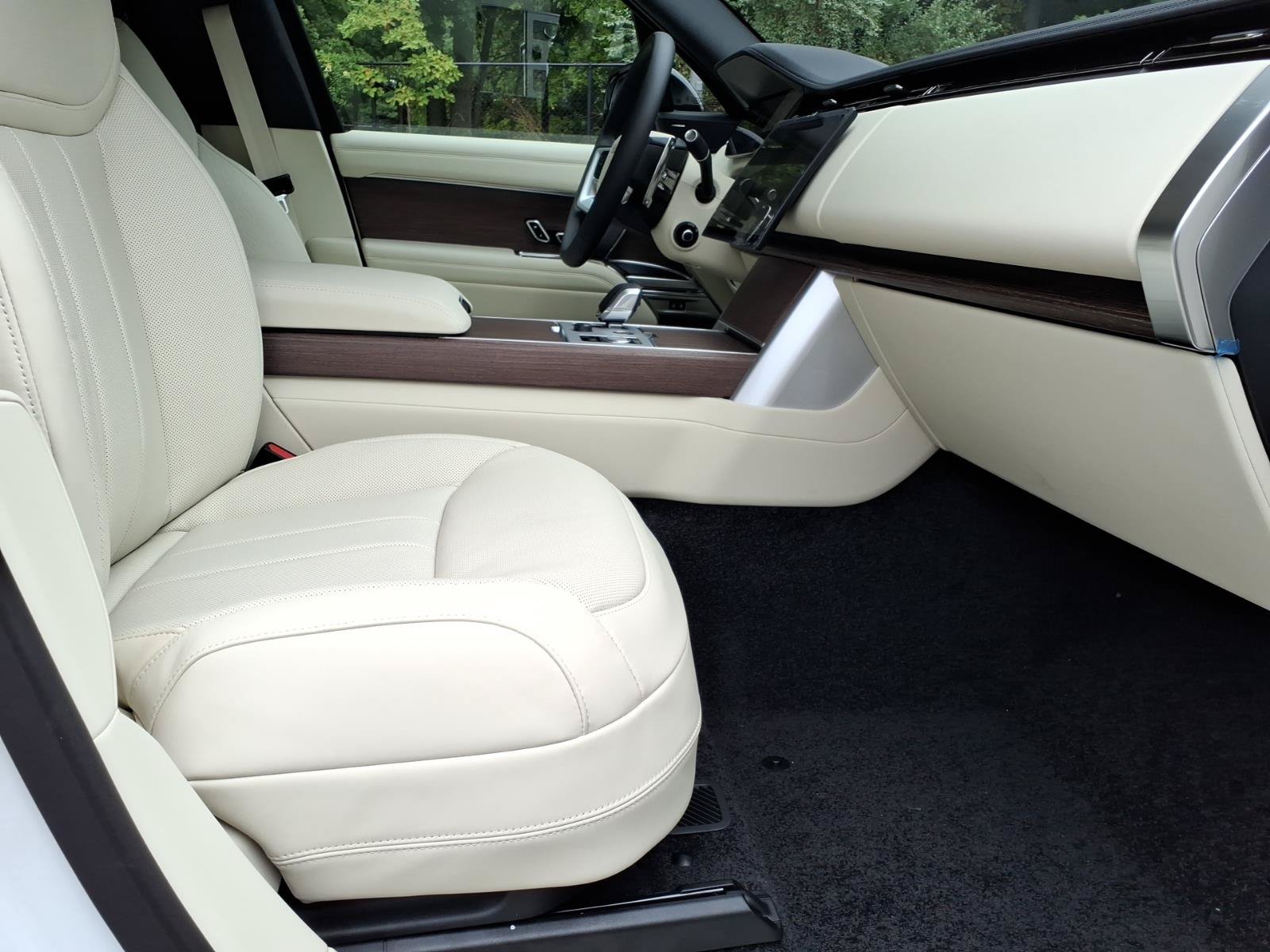 New 2027 Land Rover Range Rover Long Wheelbase SE AWD/4WD image 3