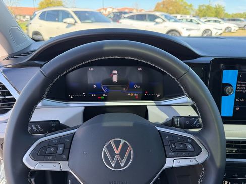 New 2026 Volkswagen Taos SE image 14