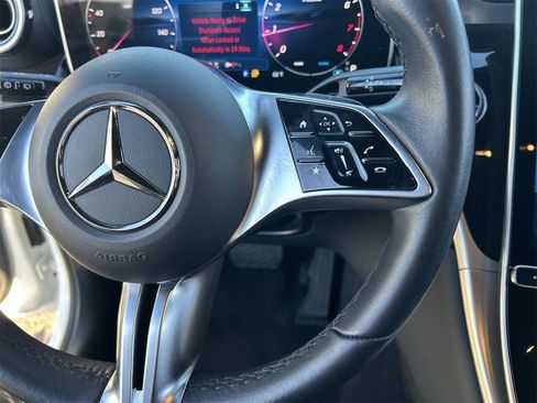 Used 2025 Mercedes-Benz GLC 300 4MATIC image 21