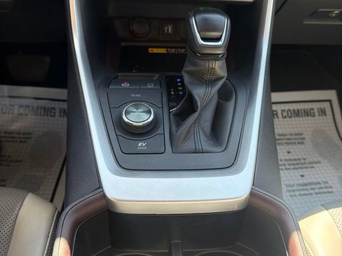 Used 2025 Toyota RAV4 Limited w/ Advanced Technology Package AWD/4WD image 31