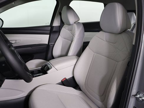 Certified 2025 Hyundai Tucson SE image 25