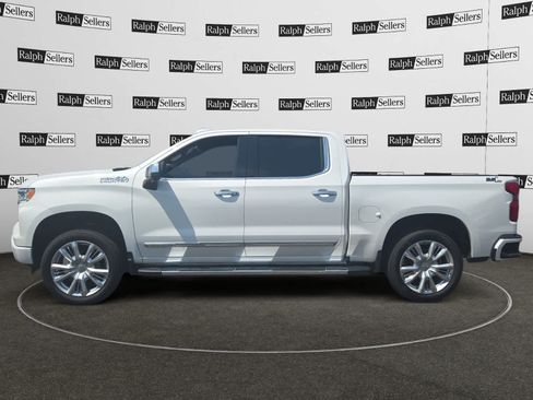 Used 2024 Chevrolet Silverado 1500 High Country w/ High Country Premium Package AWD/4WD image 3