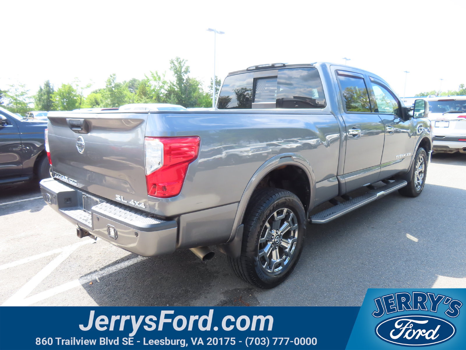 Used 2017 Nissan Titan SL w/ Chrome Package AWD/4WD image 5