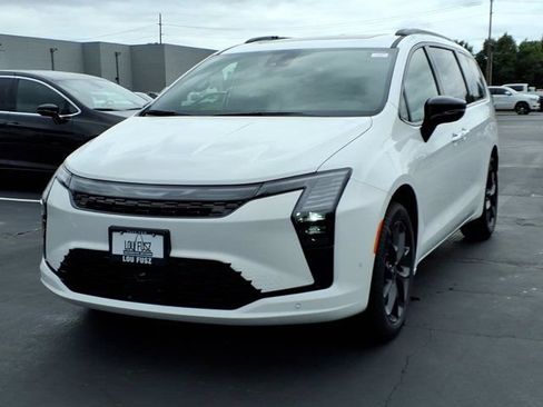 New 2027 Chrysler Pacifica Limited w/ S Appearance Package AWD/4WD image 2