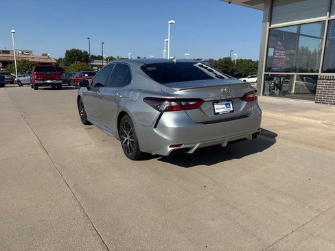Used 2021 Toyota Camry SE w/ Convenience Package FWD image 7