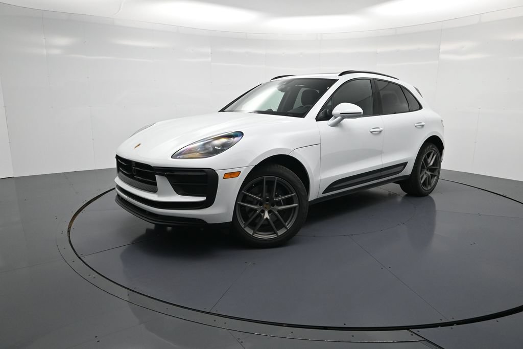 Certified 2026 Porsche Macan AWD/4WD image 28