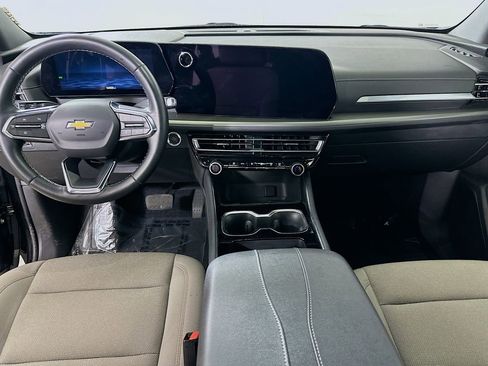 Used 2025 Chevrolet Traverse LT image 19