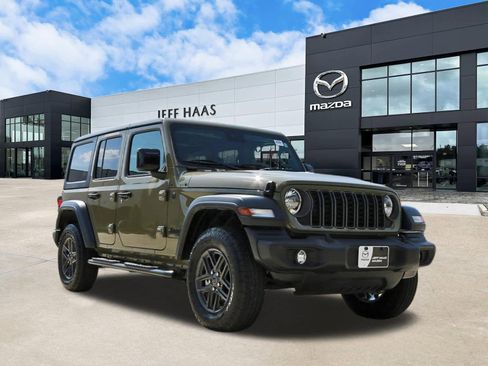 Used 2025 Jeep Wrangler Unlimited Sport AWD/4WD image 4