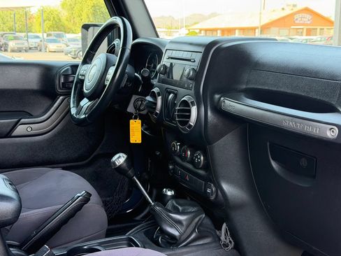 Used 2016 Jeep Wrangler Sport w/ Quick Order Package 23S AWD/4WD image 23