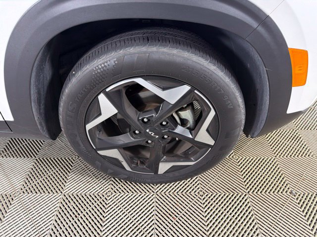 Used 2025 Kia Seltos S FWD image 16