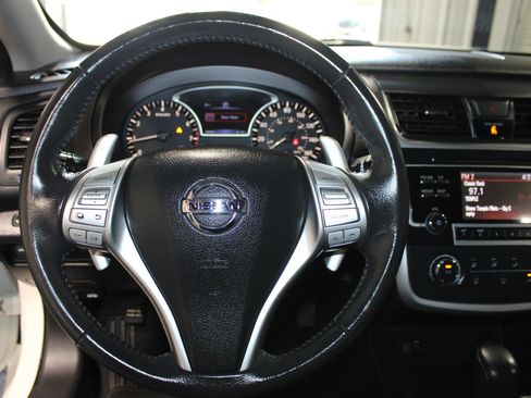 Used 2017 Nissan Altima 2.5 SR w/ Midnight Edition Package FWD image 11