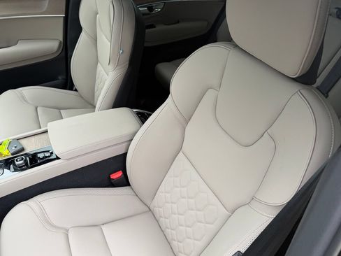 New 2026 Volvo XC90 T8 Plus w/ Protection Package Premier AWD/4WD image 16