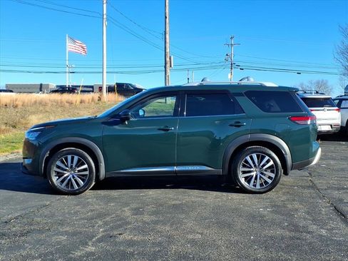 Used 2022 Nissan Pathfinder Platinum w/ Cargo Package image 11