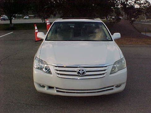 Used 2006 Toyota Avalon Limited FWD image 3