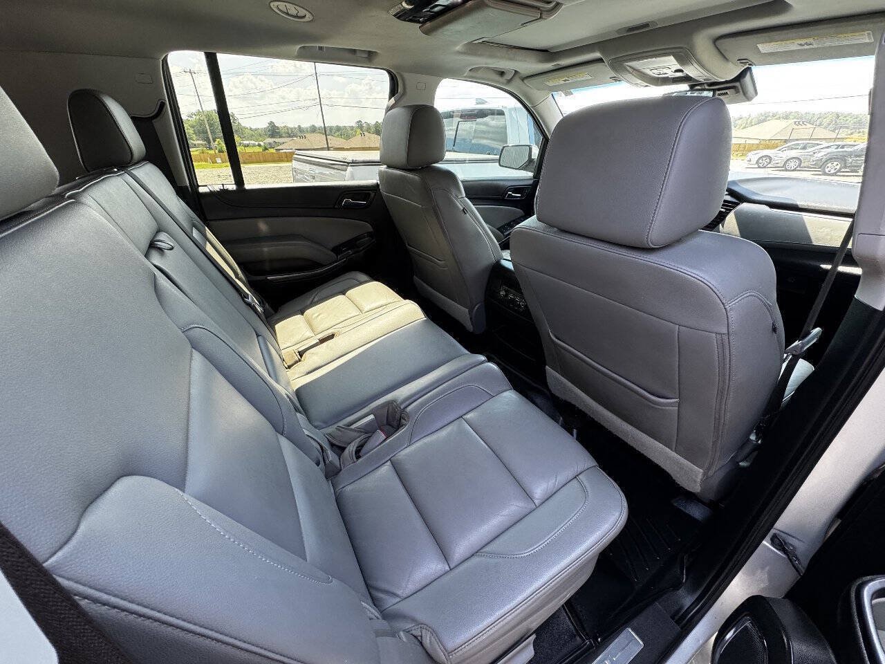 Used 2017 Chevrolet Suburban LT w/ Luxury Package RWD image 13
