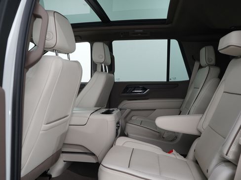Used 2025 GMC Yukon Denali w/ Sun & Power Step Package AWD/4WD image 20