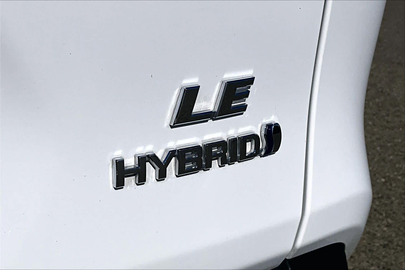 Certified 2024 Toyota RAV4 LE AWD/4WD image 9