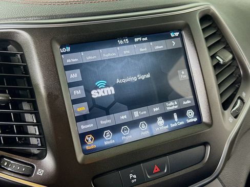 Used 2019 Jeep Cherokee Trailhawk AWD/4WD image 29