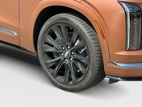 New 2027 Cadillac Vistiq Sport w/ LPO, Floor Liner Package AWD/4WD image 17