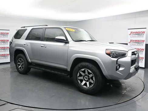 Used 2024 Toyota 4Runner TRD Off-Road AWD/4WD image 2