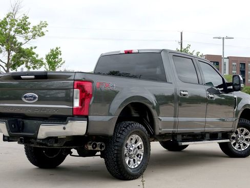 Used 2019 Ford F250 XLT w/ XLT Premium Package AWD/4WD image 24