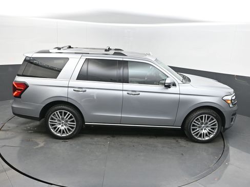 Used 2022 Ford Expedition Limited image 42