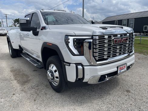 Used 2025 GMC Sierra 3500 Denali w/ Denali Reserve Package AWD/4WD image 2