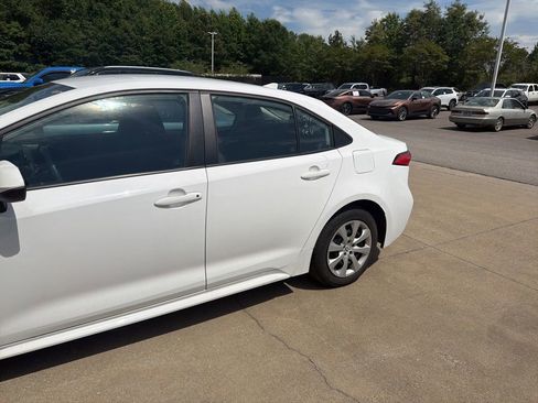 Used 2023 Toyota Corolla LE FWD image 3