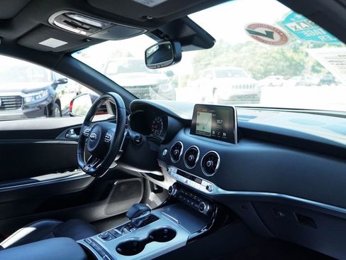 Used 2020 Kia Stinger GT2 image 38