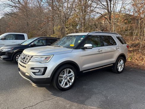 Used 2017 Ford Explorer Limited w/ Equipment Group 301A image 2