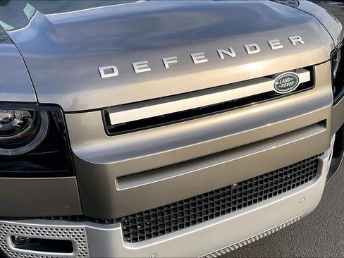 Used 2023 Land Rover Defender 110 SE image 32