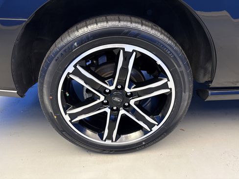 Used 2021 Ford Expedition Limited AWD/4WD image 8