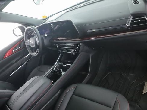 Used 2025 Chevrolet Traverse Z71 image 30