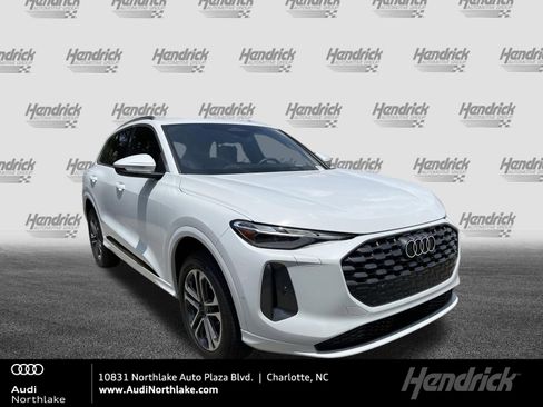Certified 2025 Audi Q5 Premium w/ Convenience Package AWD/4WD image 1