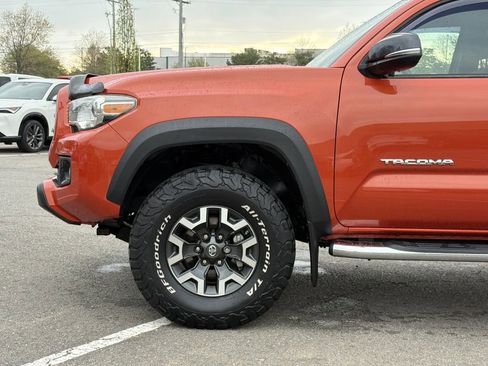 Used 2017 Toyota Tacoma TRD Off-Road w/ Tow Package image 9