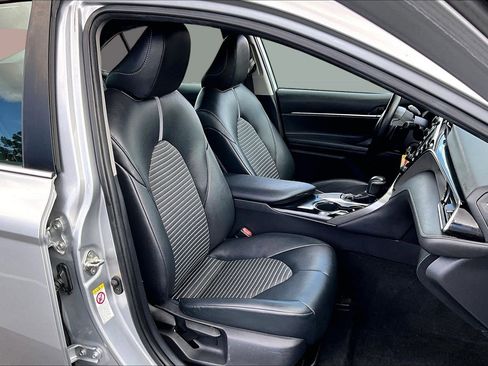 Used 2019 Toyota Camry SE image 7