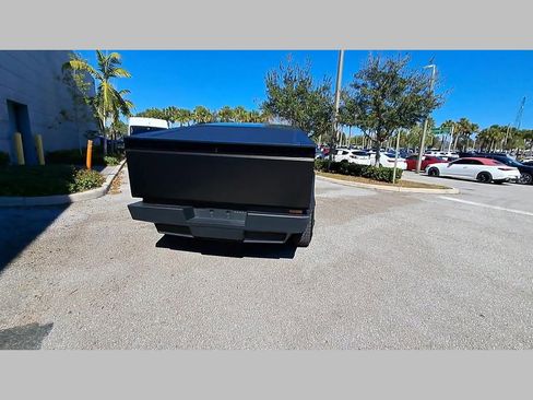 Used 2024 Tesla Cybertruck AWD Crew Cab image 45